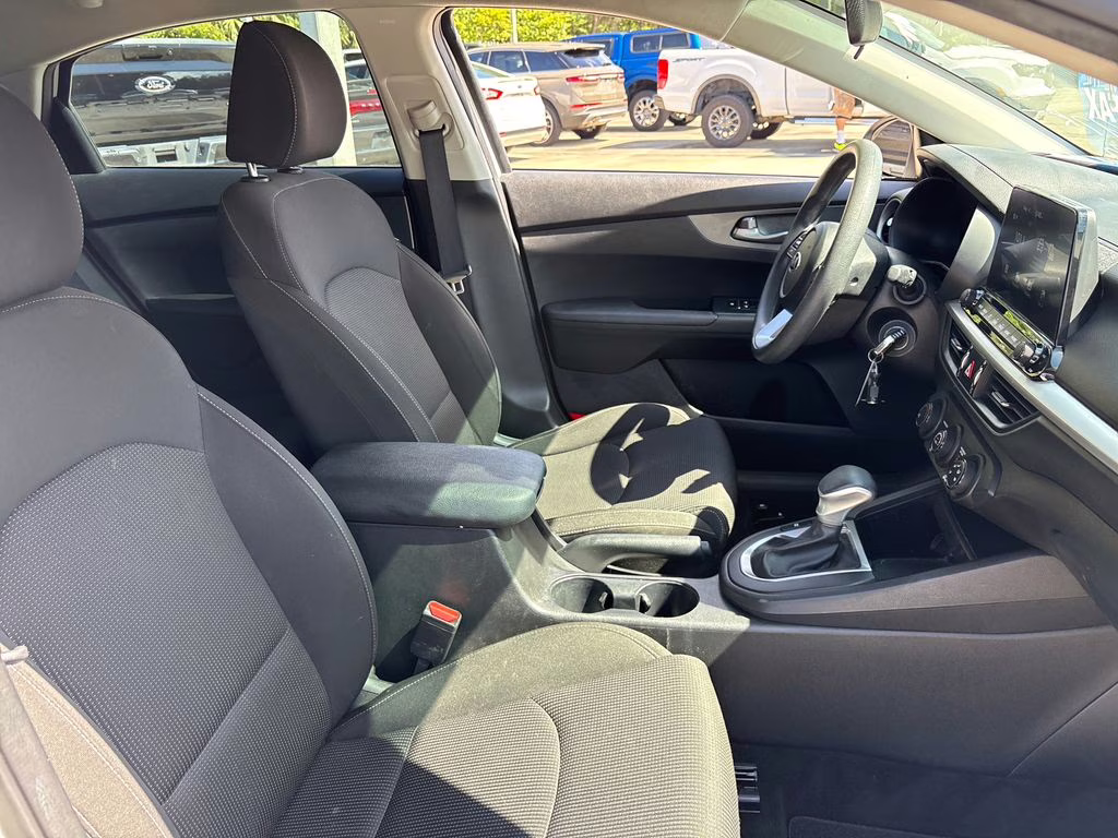 2021 Clear White Kia Forte FE FWD Sedan