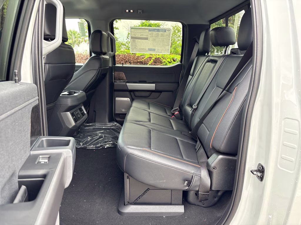 2026 Avalanche Ford Super Duty F-250 SRW Lariat 4X4 Truck