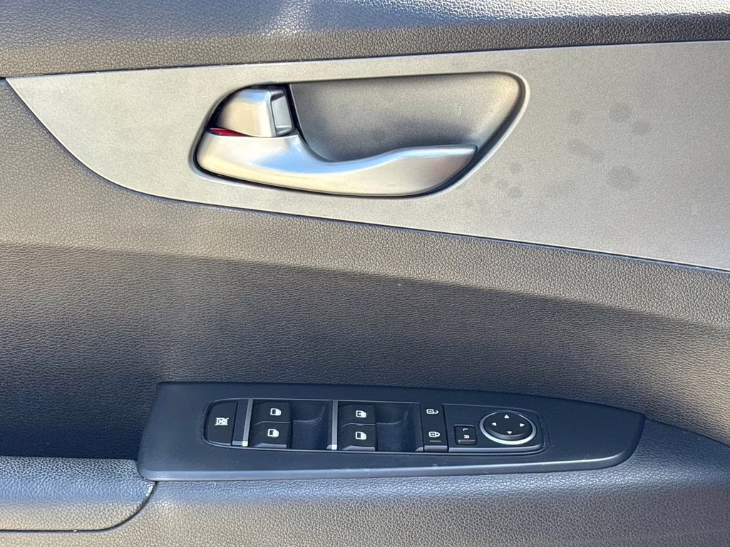 2021 Clear White Kia Forte FE FWD Sedan