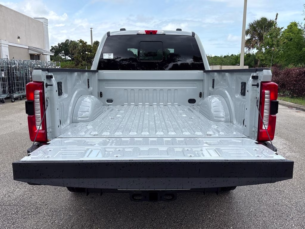2026 Avalanche Ford Super Duty F-250 SRW Lariat 4X4 Truck