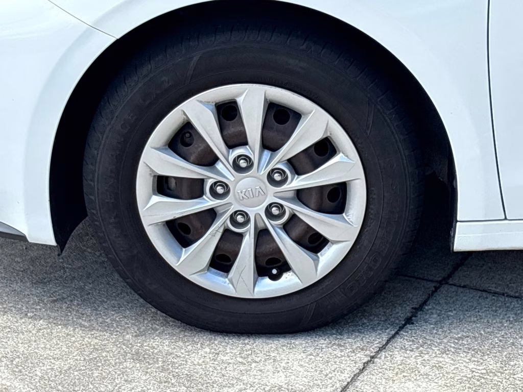 2021 Clear White Kia Forte FE FWD Sedan