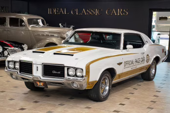 1972 Cameo White Oldsmobile Cutlass Hurst/Olds Pace Car Edition Coupe