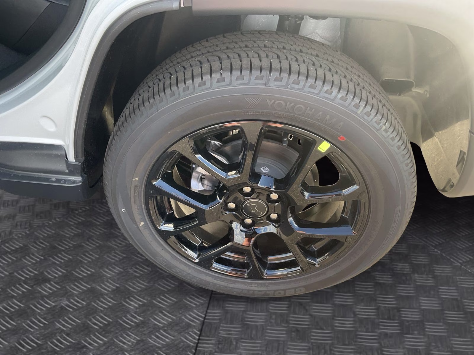 2026 Bright White Clearcoat Jeep Compass Latitude 4X4 SUV