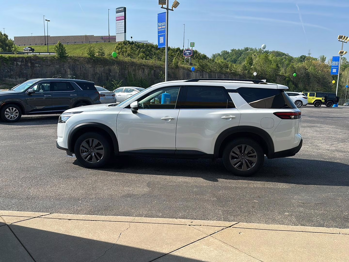 2025 SILVER Nissan PATHFINDER SV 4WD