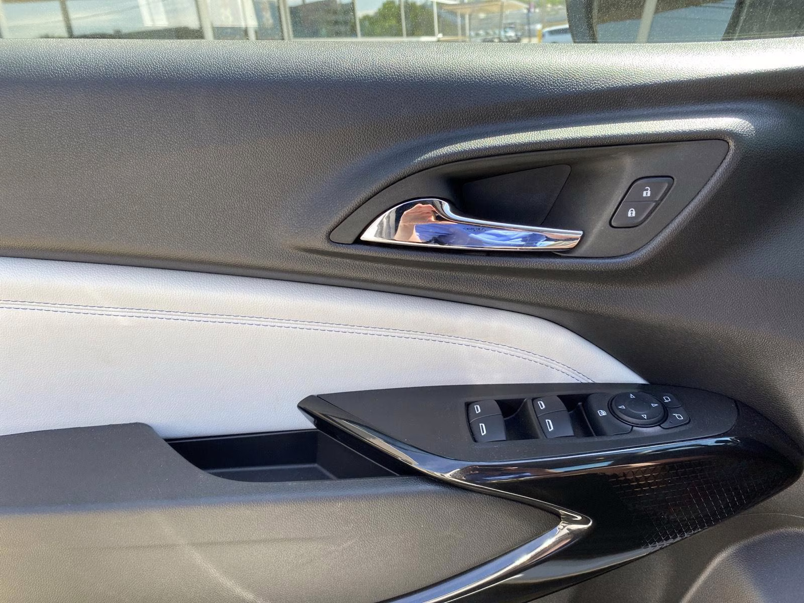 2024 Summit White Chevrolet Trax LT FWD SUV