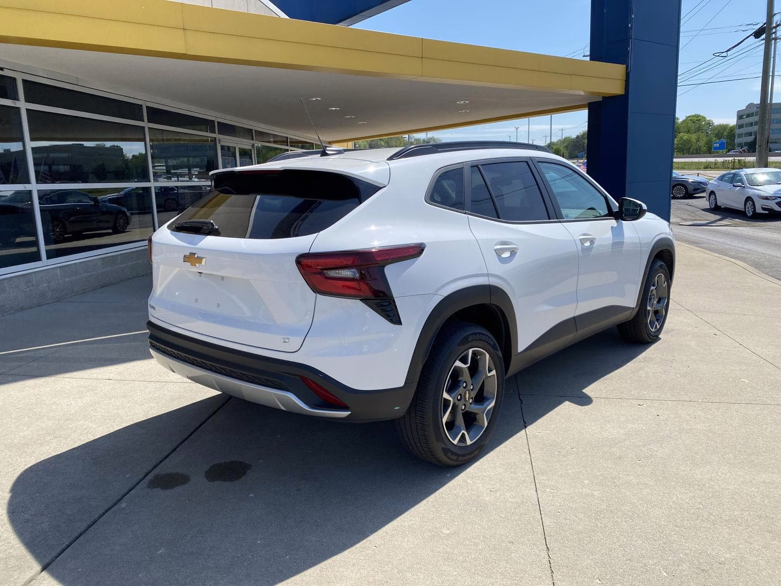 2024 Summit White Chevrolet Trax LT FWD SUV