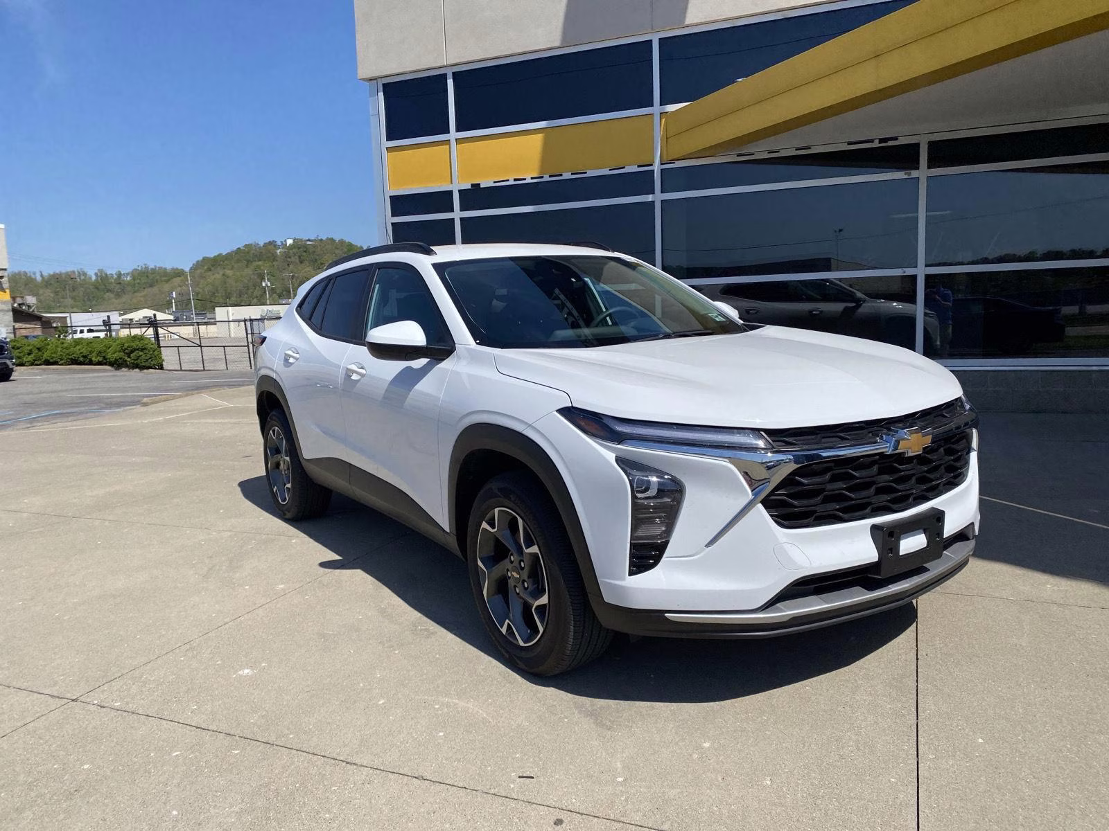 2024 Summit White Chevrolet Trax LT FWD SUV