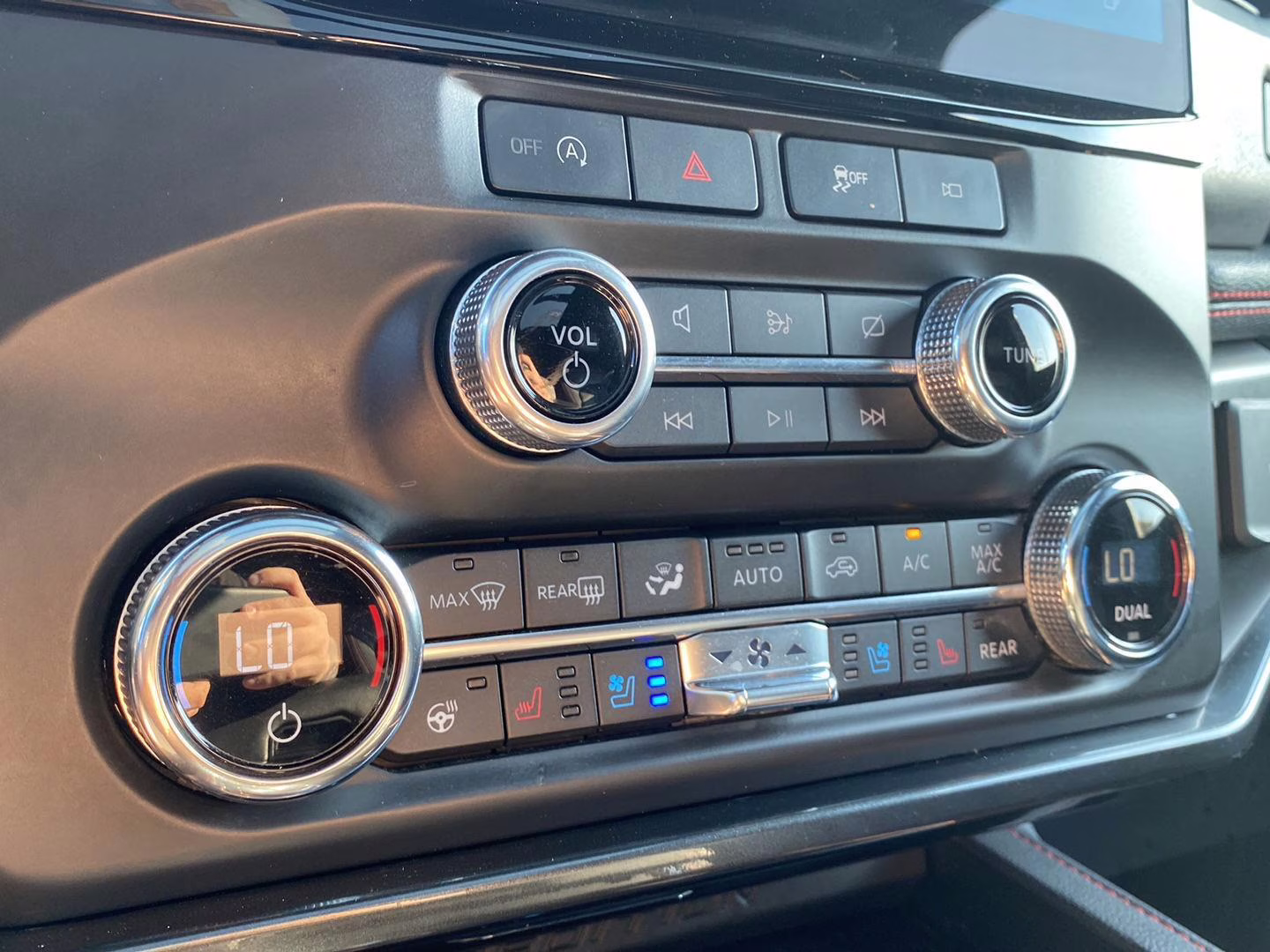 2022 Star White Metallic Tri-Coat Ford Expedition Max Limited 4X4 SUV