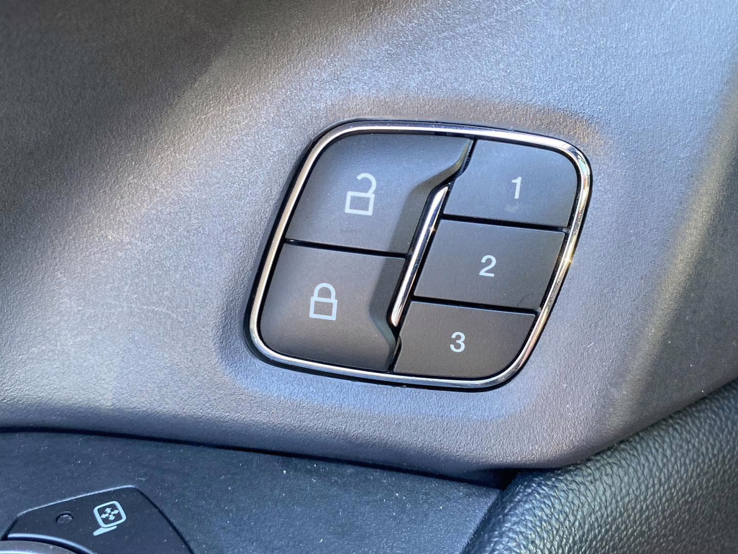 2022 Star White Metallic Tri-Coat Ford Expedition Max Limited 4X4 SUV