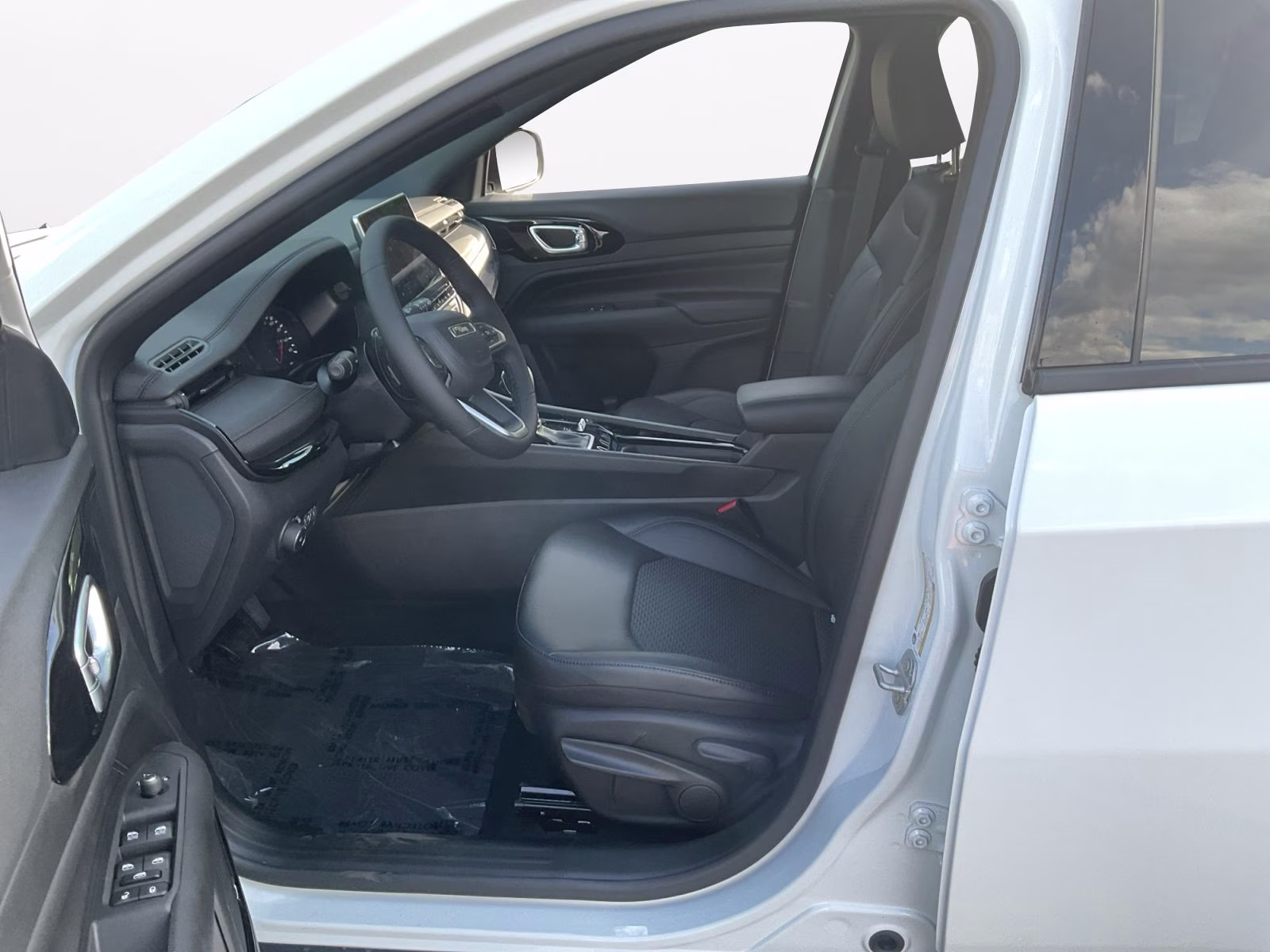 2026 Bright White Clearcoat Jeep Compass Latitude 4X4 SUV
