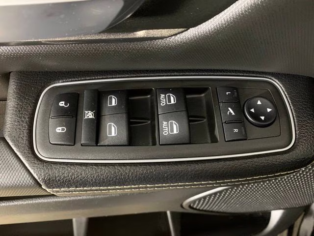 2022 Diamond Black Crystal Pearlcoat Ram 1500 Sport 4X4 Truck