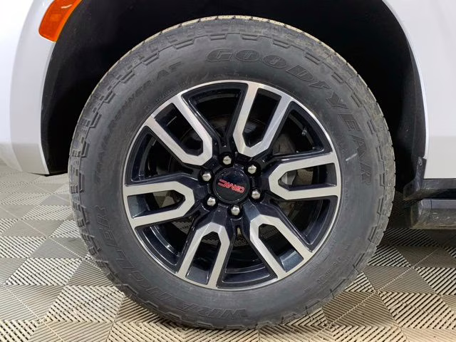 2023 Summit White GMC Yukon XL AT4 4X4 SUV
