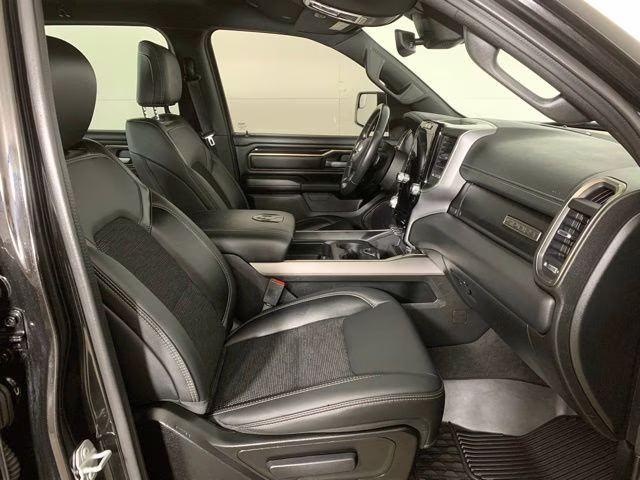 2022 Diamond Black Crystal Pearlcoat Ram 1500 Sport 4X4 Truck