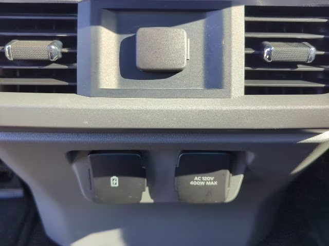 2024 Oxford White Ford F-150 XLT 4X4 Truck