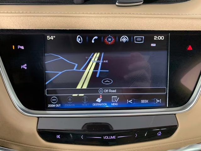 2019 Crystal White Tricoat Cadillac XT5 Platinum AWD SUV