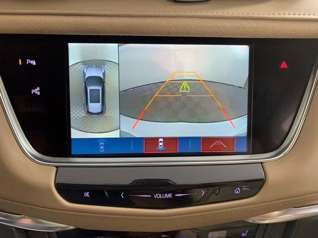 2019 Crystal White Tricoat Cadillac XT5 Platinum AWD SUV