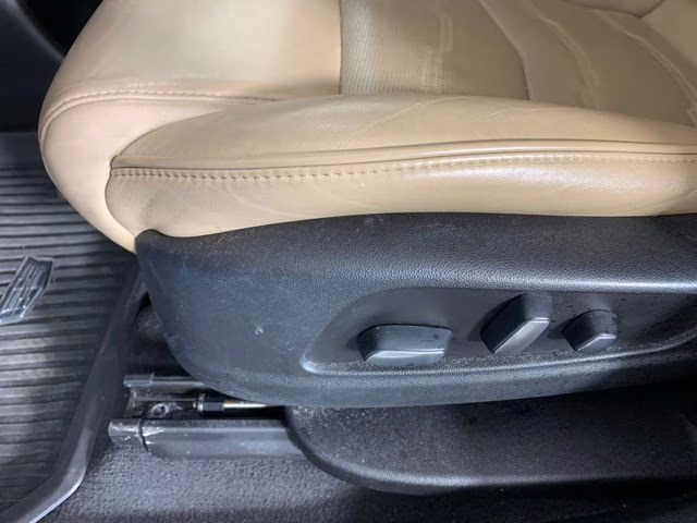 2019 Crystal White Tricoat Cadillac XT5 Platinum AWD SUV