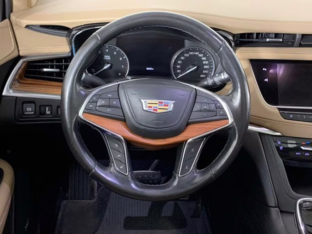 2019 Crystal White Tricoat Cadillac XT5 Platinum AWD SUV