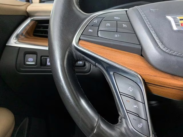 2019 Crystal White Tricoat Cadillac XT5 Platinum AWD SUV