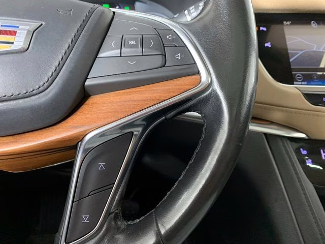 2019 Crystal White Tricoat Cadillac XT5 Platinum AWD SUV