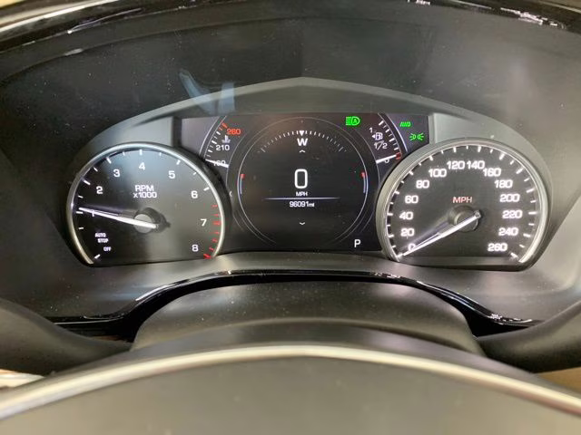 2019 Crystal White Tricoat Cadillac XT5 Platinum AWD SUV