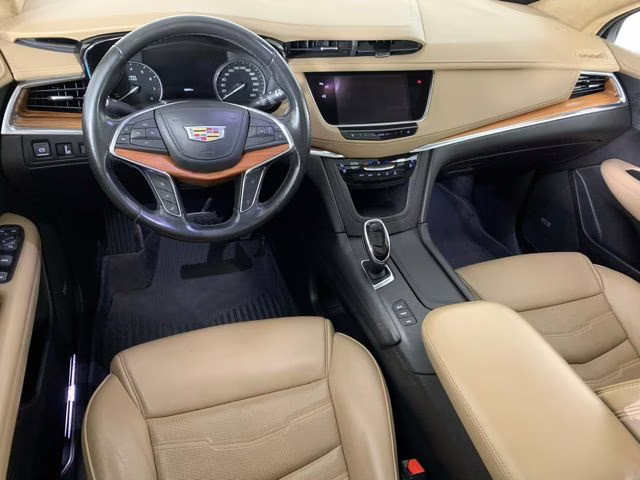 2019 Crystal White Tricoat Cadillac XT5 Platinum AWD SUV