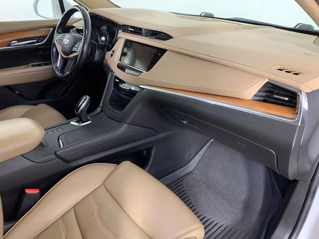 2019 Crystal White Tricoat Cadillac XT5 Platinum AWD SUV