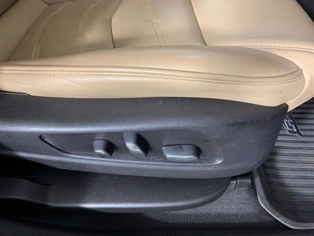 2019 Crystal White Tricoat Cadillac XT5 Platinum AWD SUV