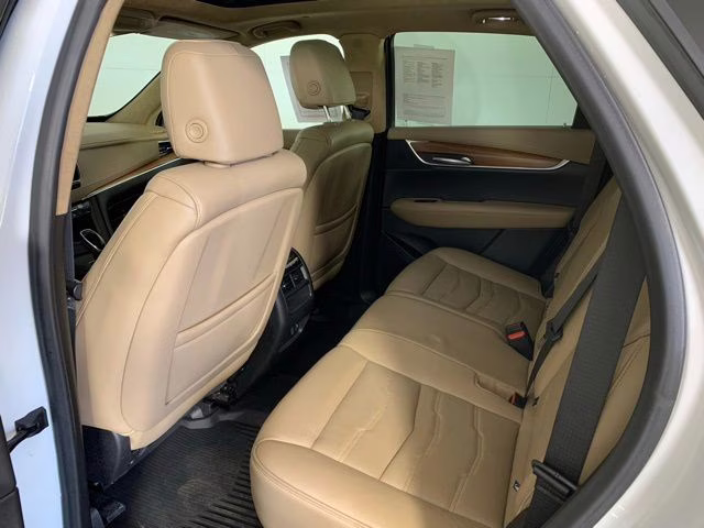 2019 Crystal White Tricoat Cadillac XT5 Platinum AWD SUV