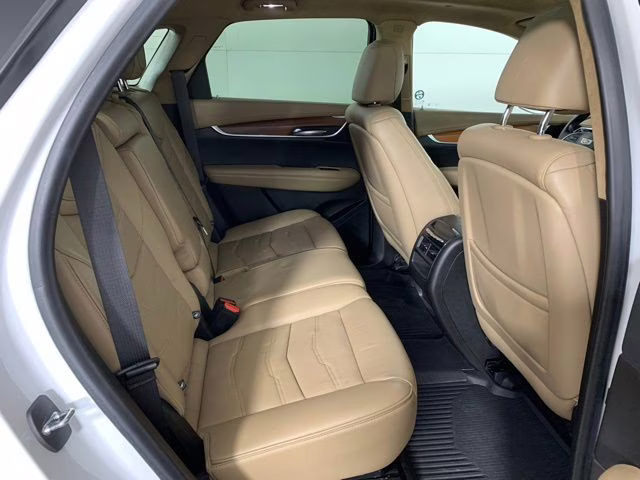 2019 Crystal White Tricoat Cadillac XT5 Platinum AWD SUV