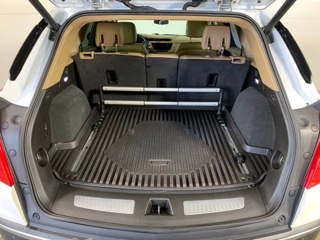2019 Crystal White Tricoat Cadillac XT5 Platinum AWD SUV