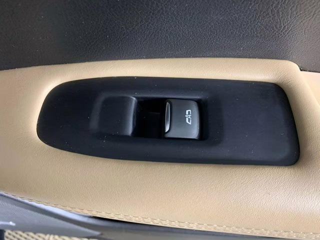 2019 Crystal White Tricoat Cadillac XT5 Platinum AWD SUV