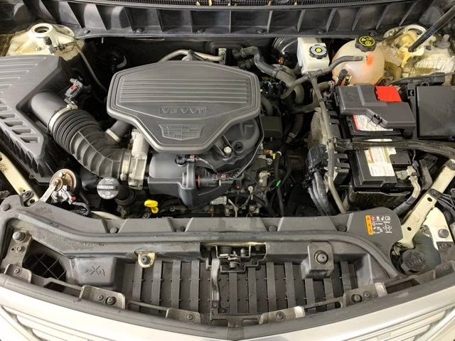 2019 Crystal White Tricoat Cadillac XT5 Platinum AWD SUV