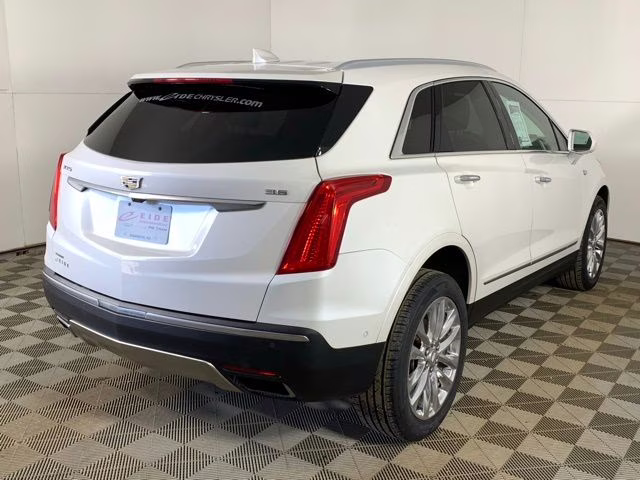 2019 Crystal White Tricoat Cadillac XT5 Platinum AWD SUV