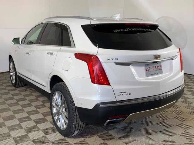 2019 Crystal White Tricoat Cadillac XT5 Platinum AWD SUV