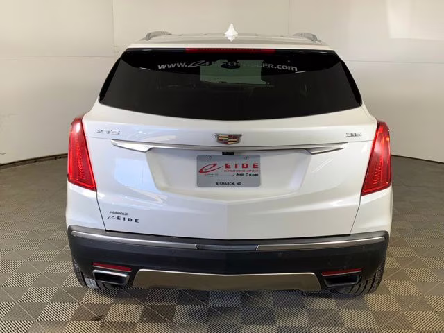2019 Crystal White Tricoat Cadillac XT5 Platinum AWD SUV