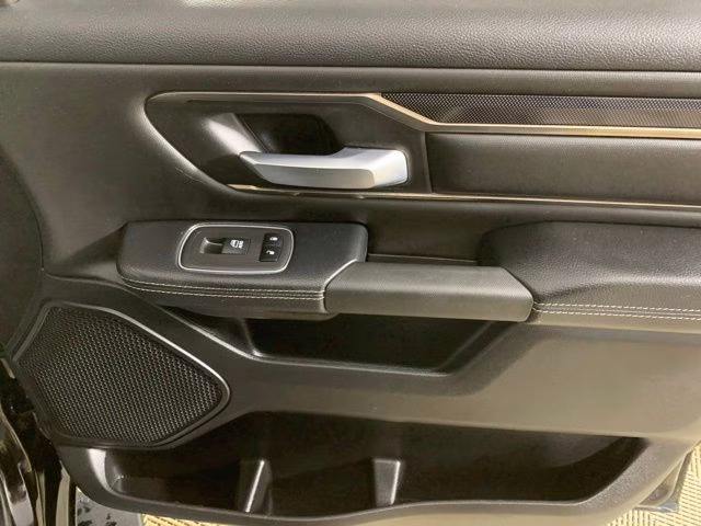 2022 Diamond Black Crystal Pearlcoat Ram 1500 Sport 4X4 Truck