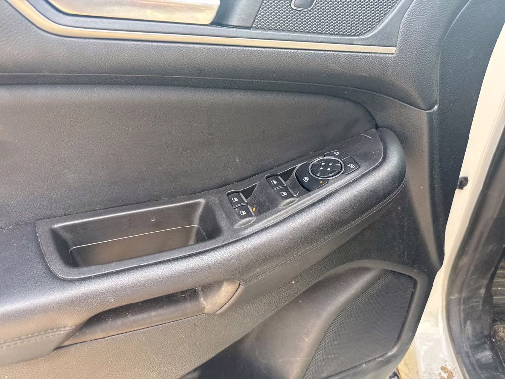 2022 White Metallic Ford Edge SEL AWD SUV