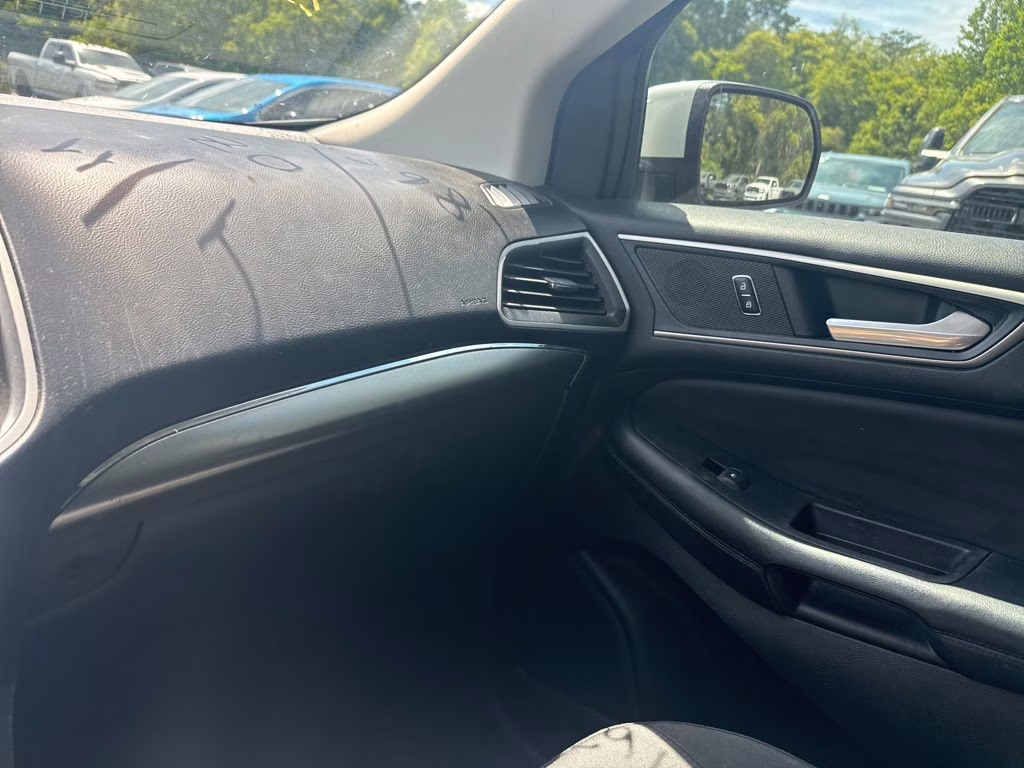 2022 White Metallic Ford Edge SEL AWD SUV