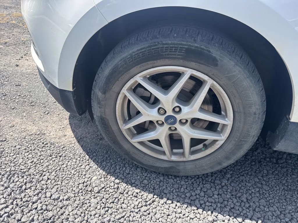 2022 White Metallic Ford Edge SEL AWD SUV