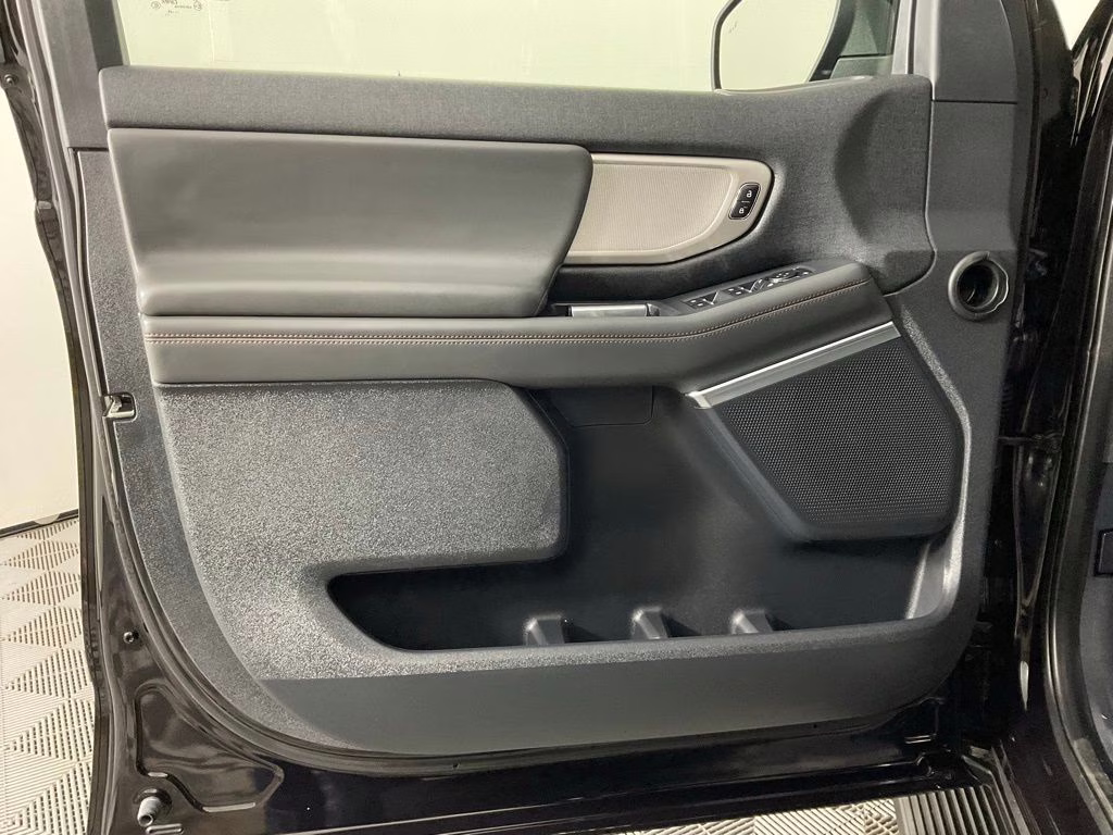 2025 Black Metallic Ford Expedition Max Active 4X4 SUV