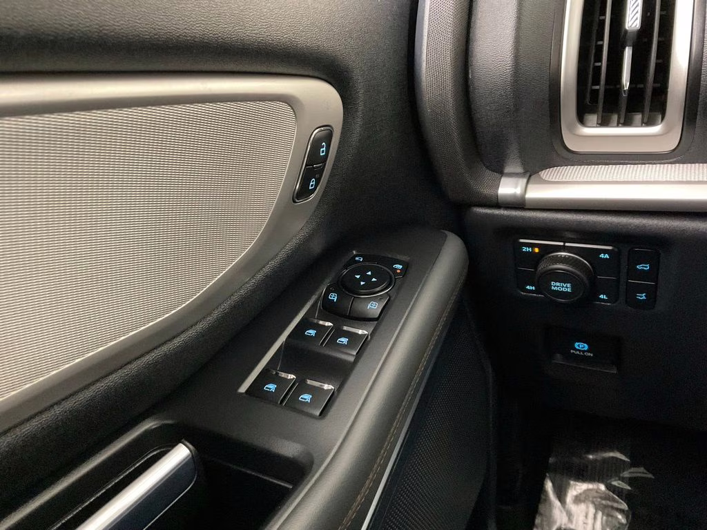 2025 Black Metallic Ford Expedition Max Active 4X4 SUV