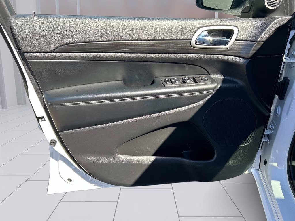 2022 Bright White Clearcoat Jeep Grand Cherokee WK Laredo X 4X4 SUV