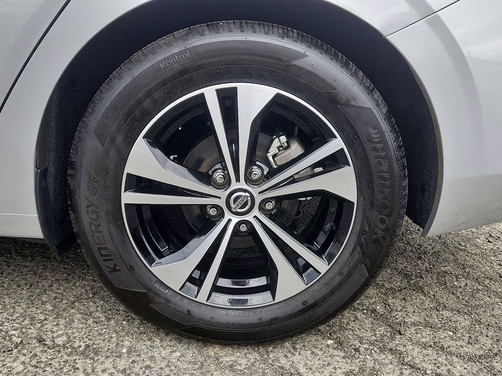 2022 Brilliant Silver Metallic Nissan Sentra SV FWD Sedan