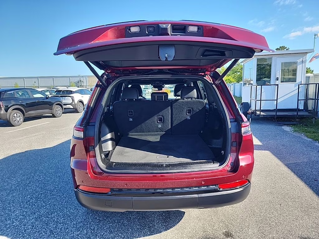 2023 Velvet Red Pearlcoat Jeep Grand Cherokee Altitude X 4X4 SUV