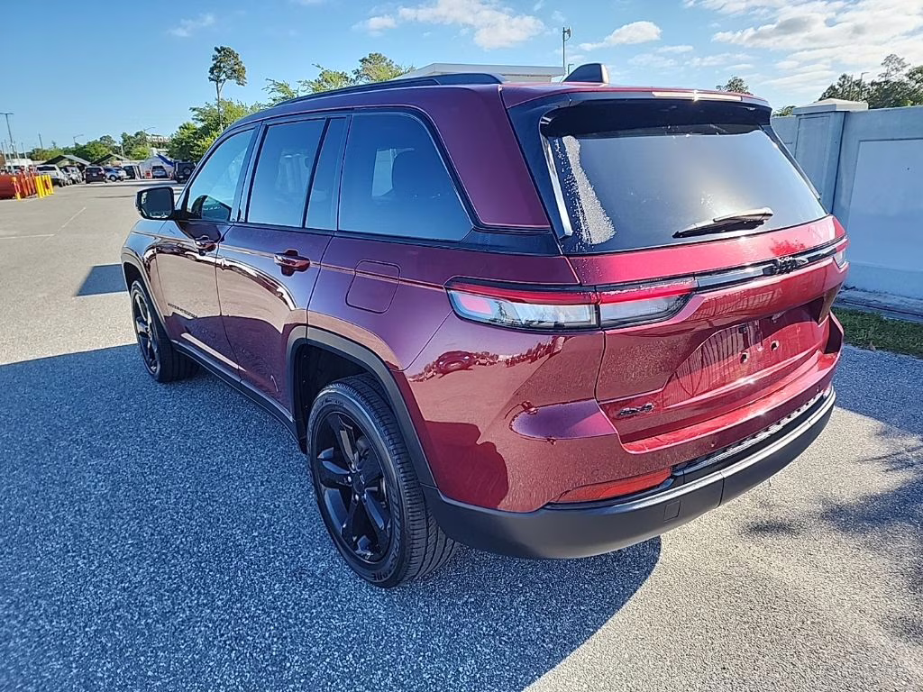 2023 Velvet Red Pearlcoat Jeep Grand Cherokee Altitude X 4X4 SUV