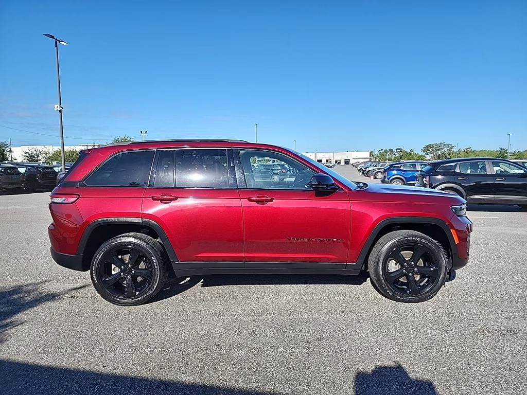 2023 Velvet Red Pearlcoat Jeep Grand Cherokee Altitude X 4X4 SUV