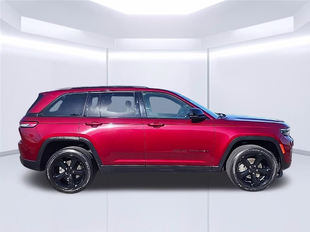 2023 Velvet Red Pearlcoat Jeep Grand Cherokee Altitude X 4X4 SUV