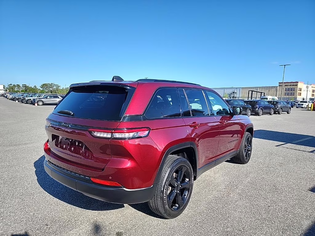 2023 Velvet Red Pearlcoat Jeep Grand Cherokee Altitude X 4X4 SUV