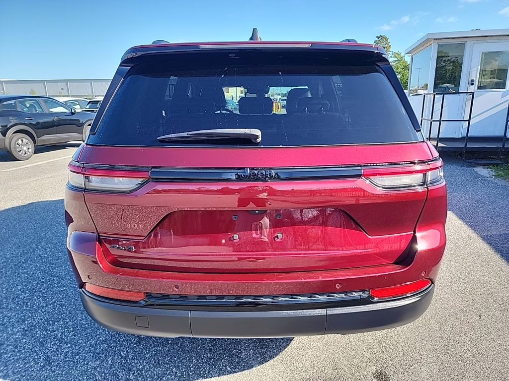 2023 Velvet Red Pearlcoat Jeep Grand Cherokee Altitude X 4X4 SUV